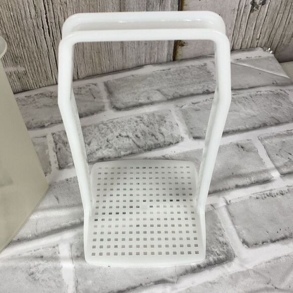 Tupperware Pickle Keeper - Picture 4 of 7